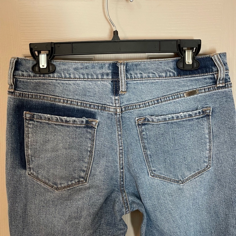 Kancan light wash mildly distressed straight leg 5 pocket jeans. Size 9/28. - Picture 8 of 8
